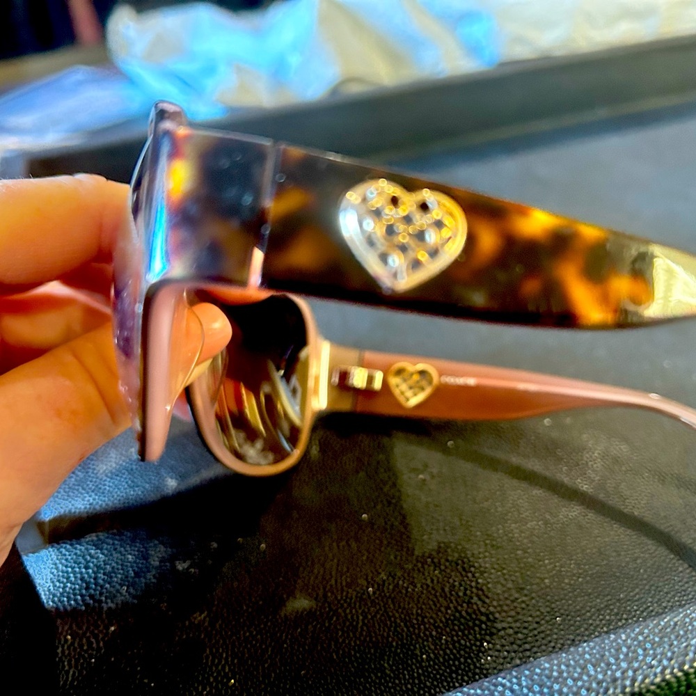 Coach sunglasses - Picture 2 of 4